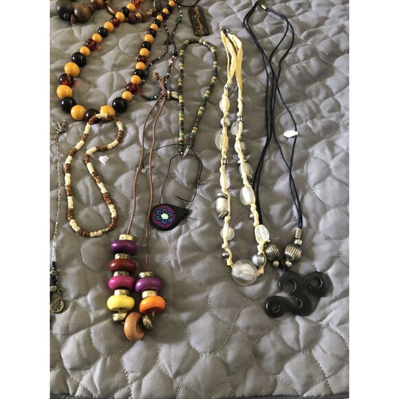 Vintage Boho ESTATE Lot Of 1970's & 80's Necklaces  RESALE 26 Pieces - Picture 2 of 10